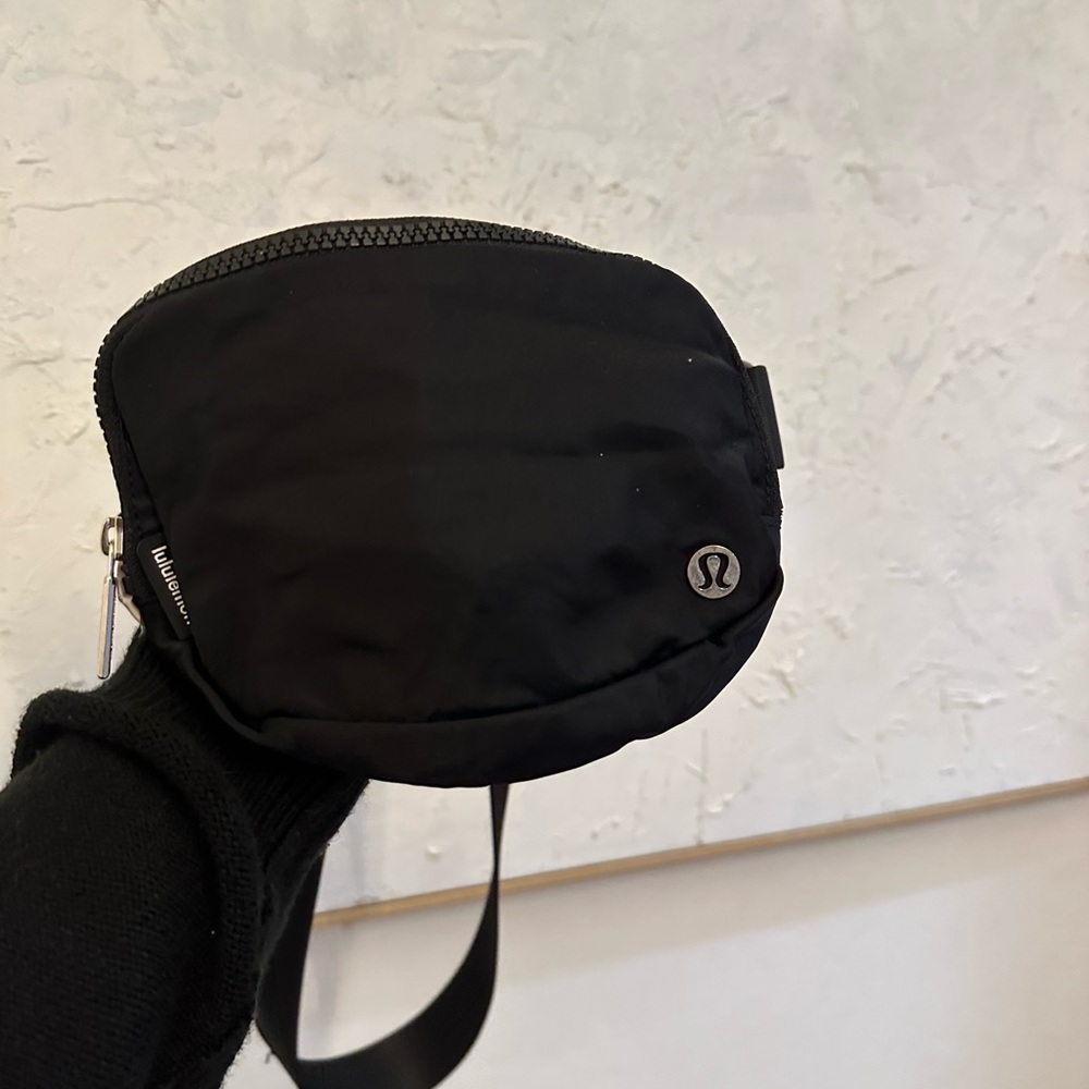 Black Lululemon Everywhere Belt Bag 1L